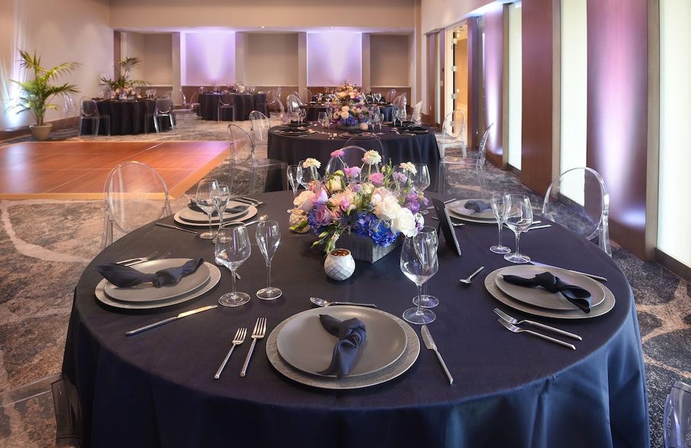Hyatt Regency West 4*